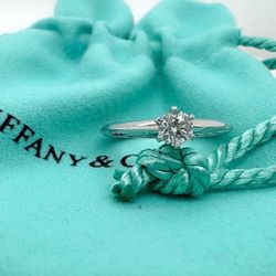 Tiffany & Co Tiffany Setting Round Diamond 0.19 cts F VS2 Engagement Ring Plat