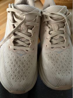 Hoka Clifton 9 size 8