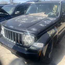 2008 jeep liberty (FOR PARTS)