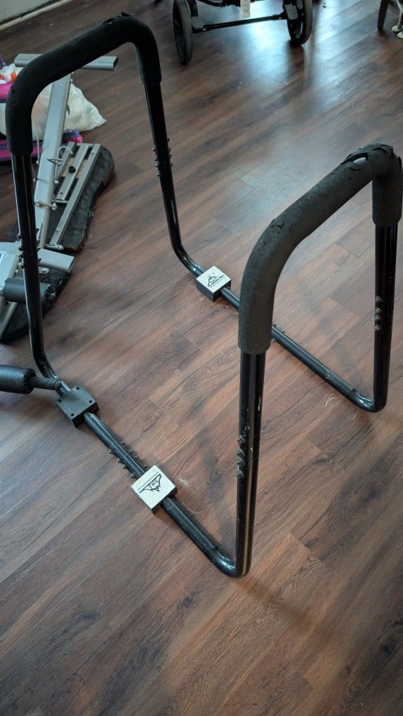 Body Press Dip Station