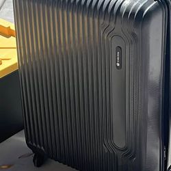 Carlton Hardshell Spinner Suitcase