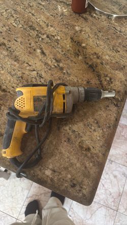 DEWALT 6.3-amp Screw Gun