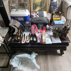 Selling electronics, electrical appliances, clothing, photos, and antiques