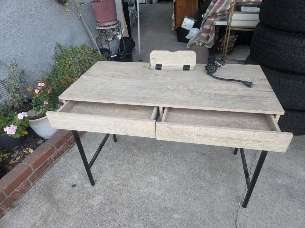 Nice Solid Wood Desk 42LX20W 30 H