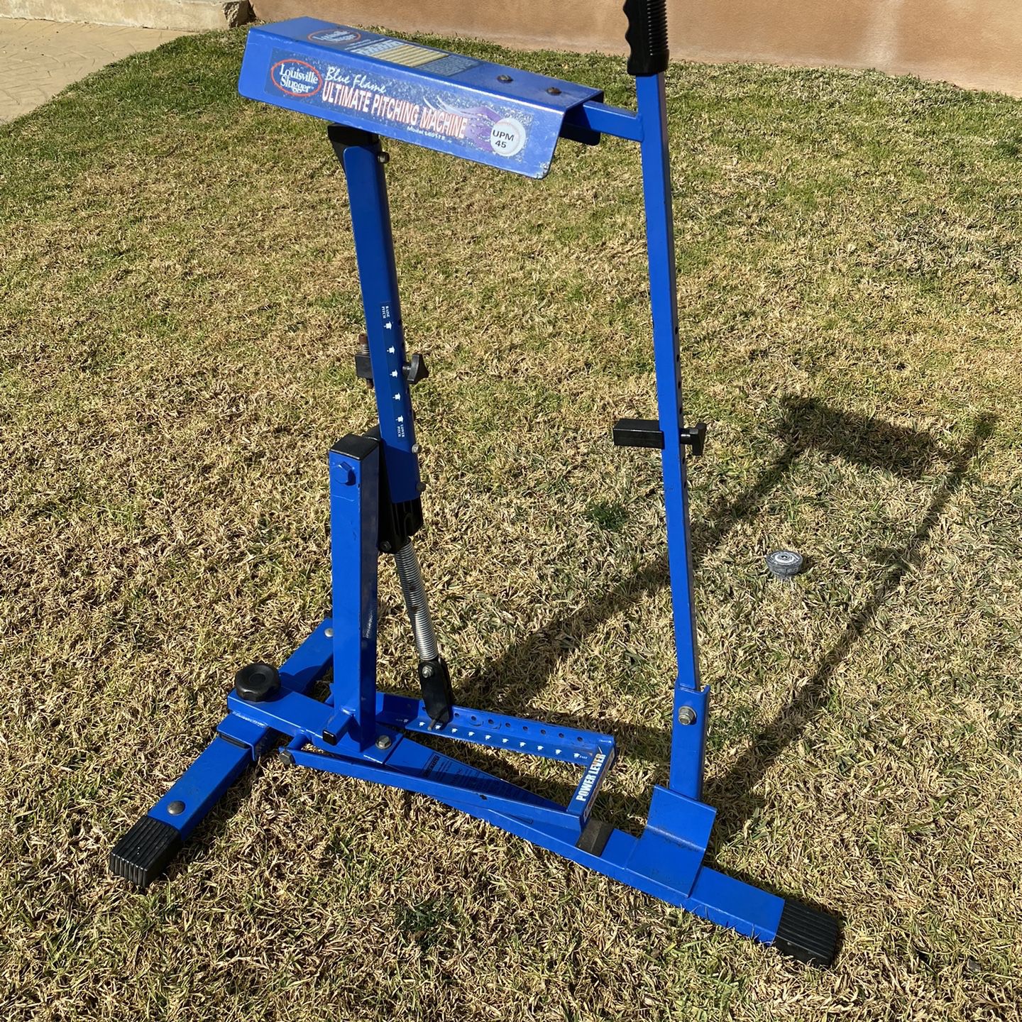 Louisville Slugger Blue Flame Pitching Machine for Sale in Temecula, CA -  OfferUp