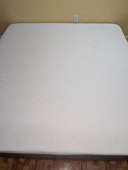 Ki,ng Size Molblly 12" Matt,ress – Like New / 2024 Manufacture (Pristine Condition). Delivery available.