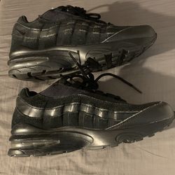 Nike Air Max “triple black” size 6.5Y