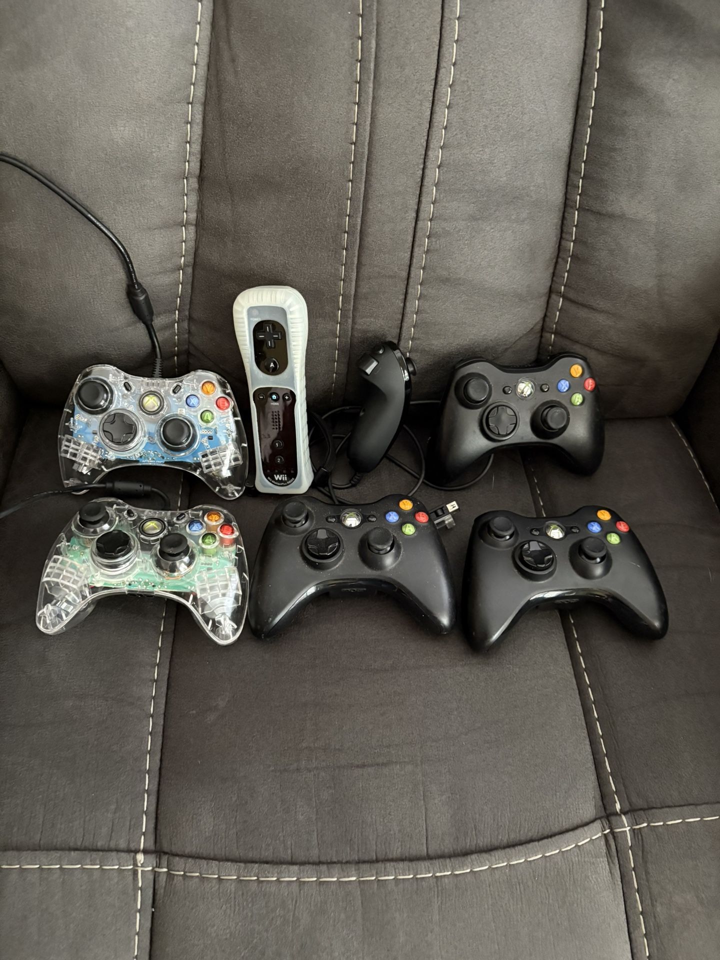 Lot Of Video Game Controllers Wii Controller Xbox 360 Controller