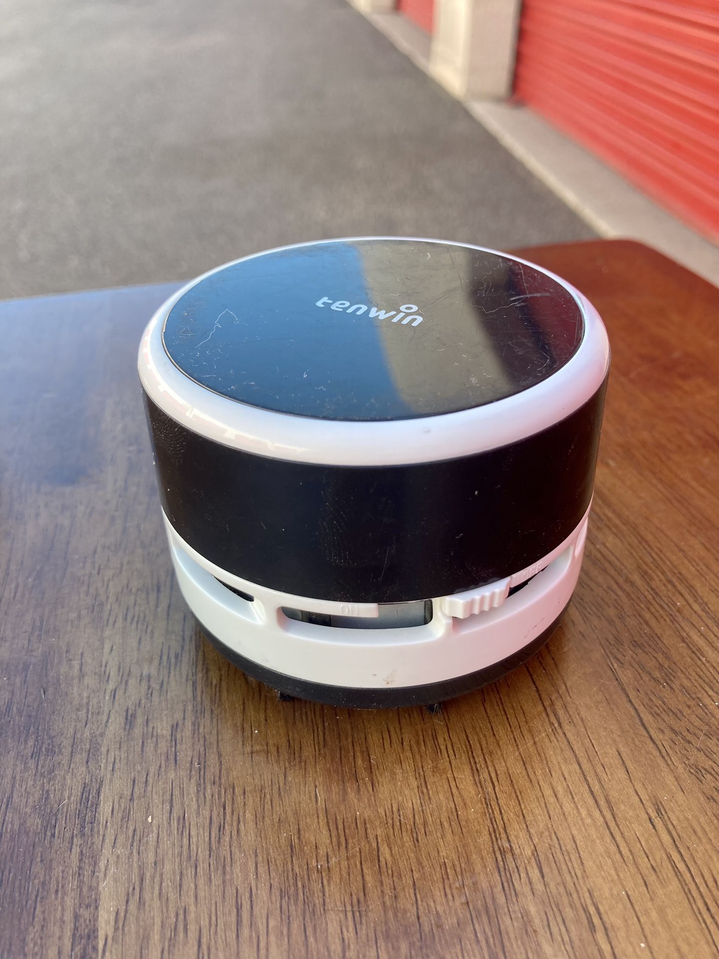 TENWIN Mini Vacuum Cleaner, Portable Desktop Vacuum Cordless, Handheld Dust Sweeper Battery Operated, Low Noise and Strong Suction for Home/Office/Sch