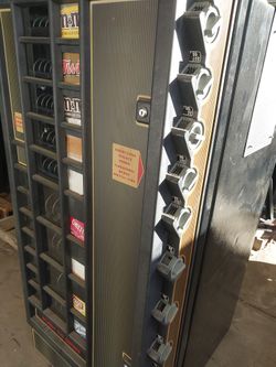 Soda & Snack Vending Machine Works Great Used