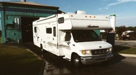 2000 Coachmen Leprechaun