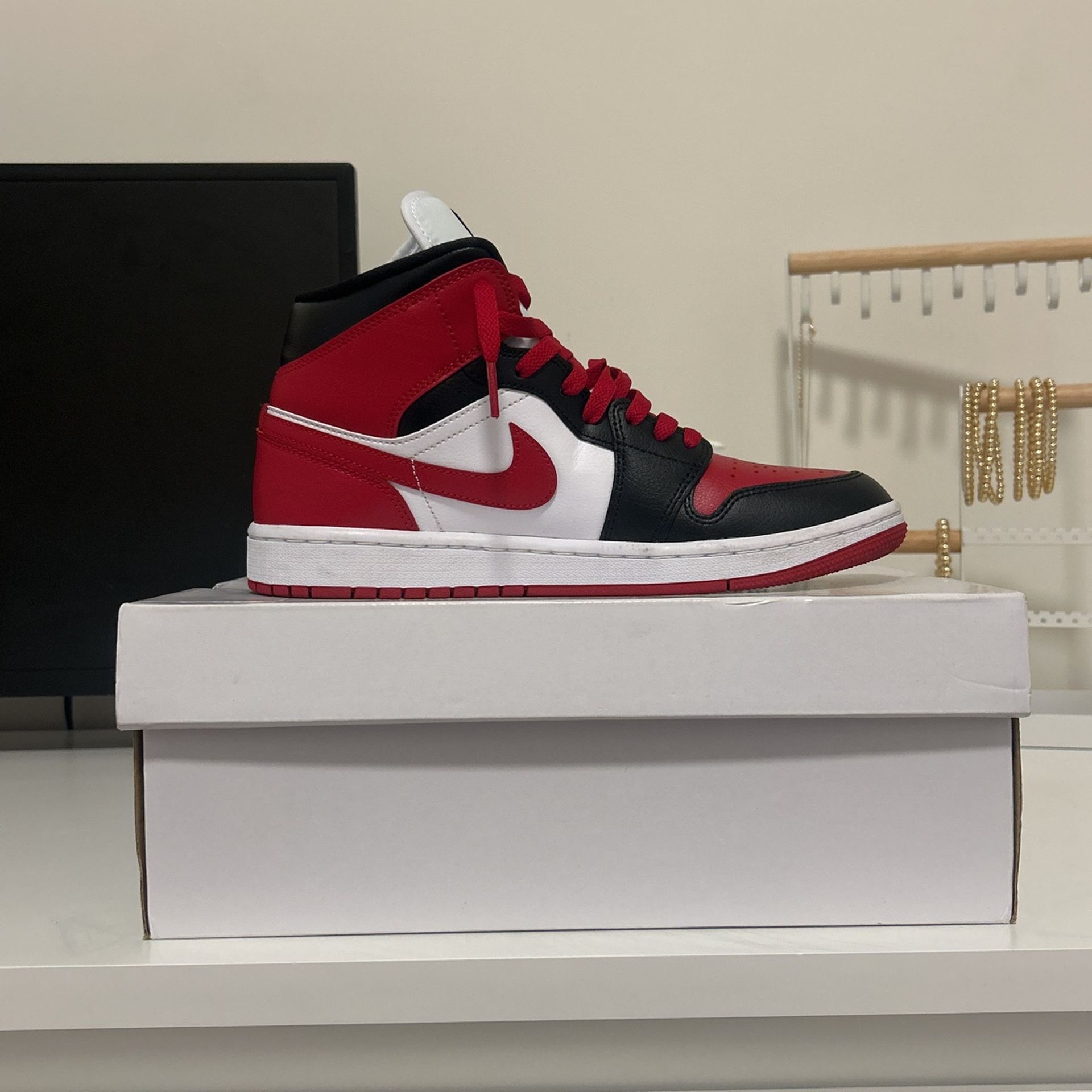Women’s Air Jordan 1 Mid Black/gym Red-White Size 9