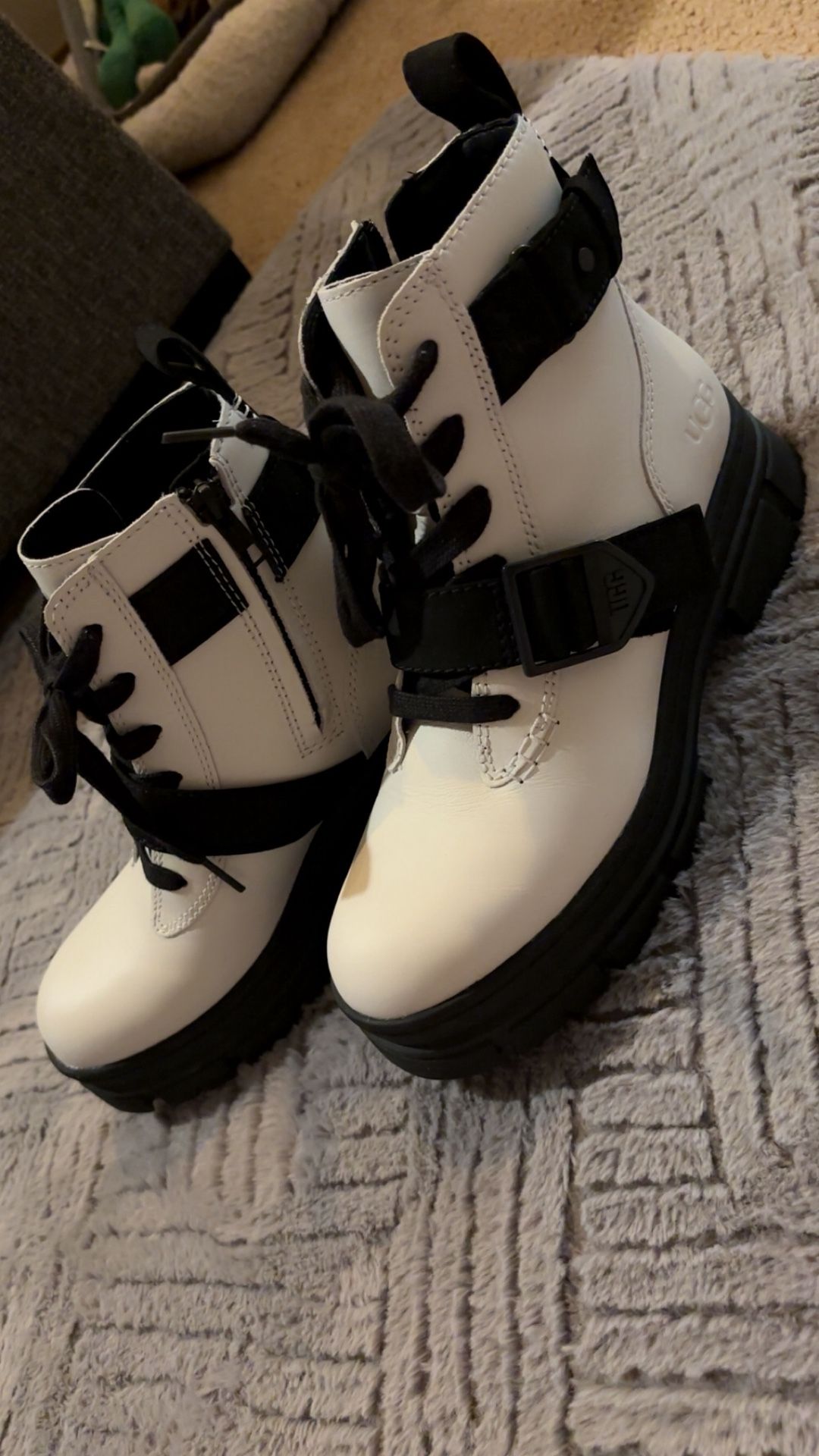 UGG Ashton Lace Up Boots