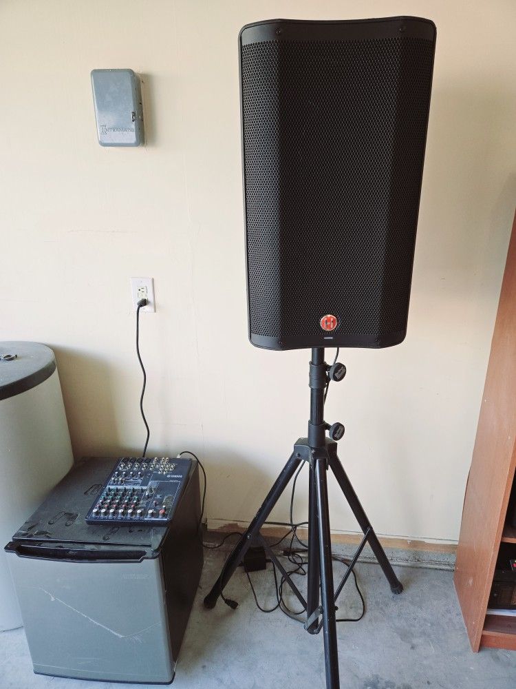 Yamaha Mixer/ Harbinger Speaker and Stand for Spiker