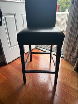 Crate and barrel bar stool/island chairs