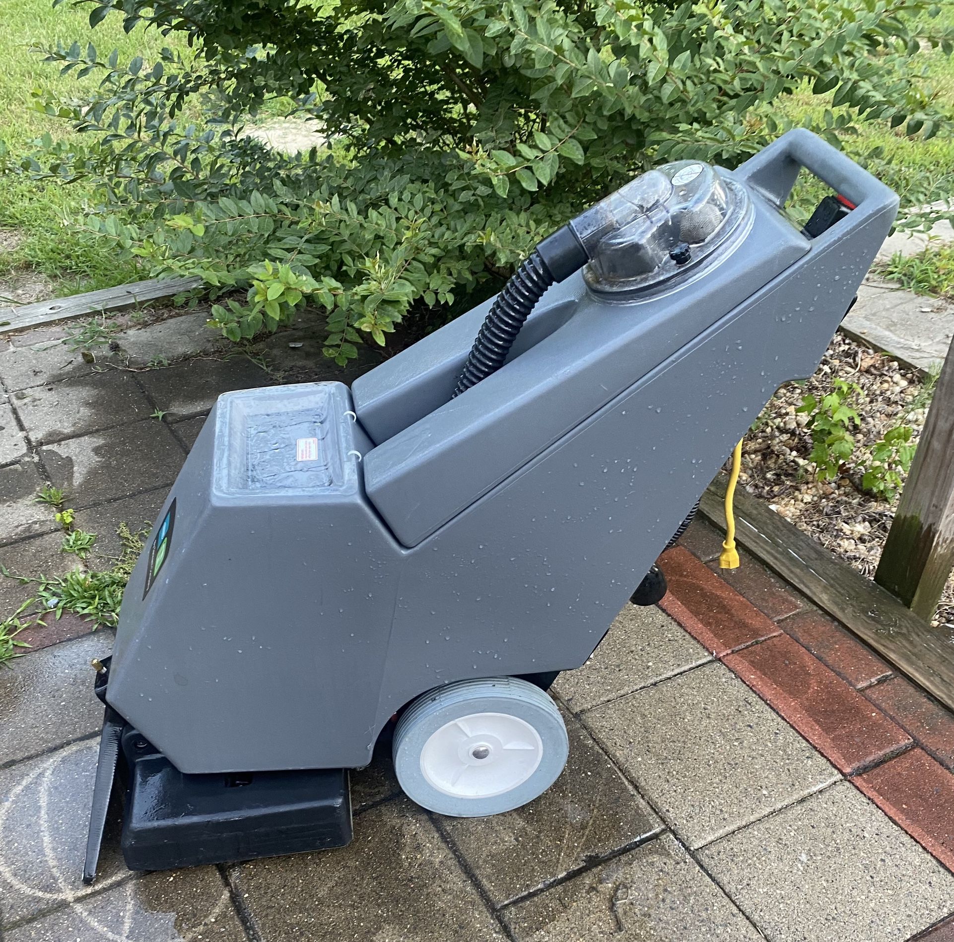 Self Contained Commercial Carpet Cleaner / Extractor Tennant/Nobles