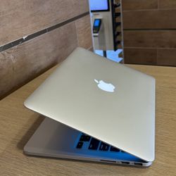 Apple MacBook Pro 13” Retina I5/8GB/256GB SSD $220