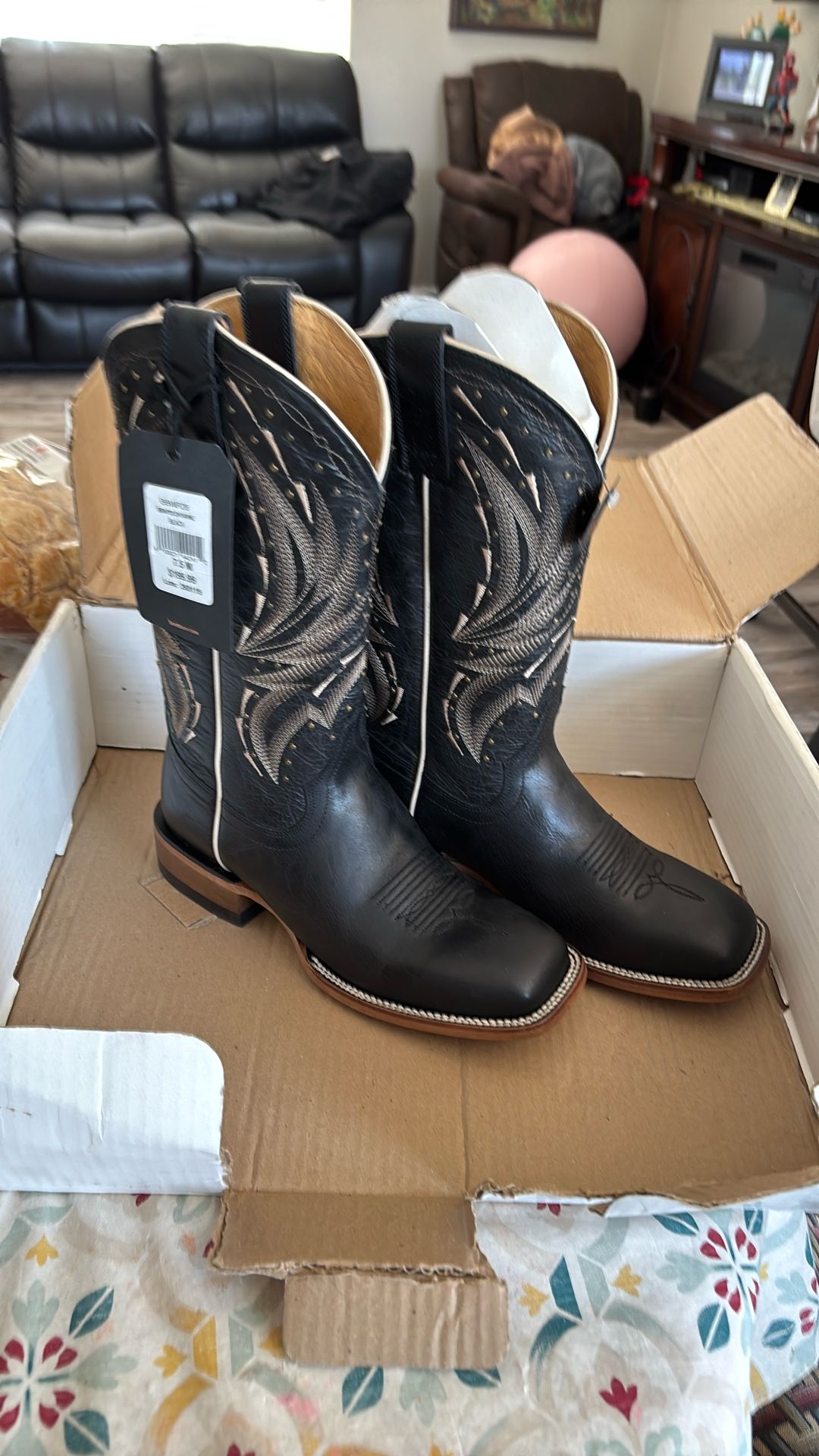 New Woman’s Boot Barn Boots 7.5