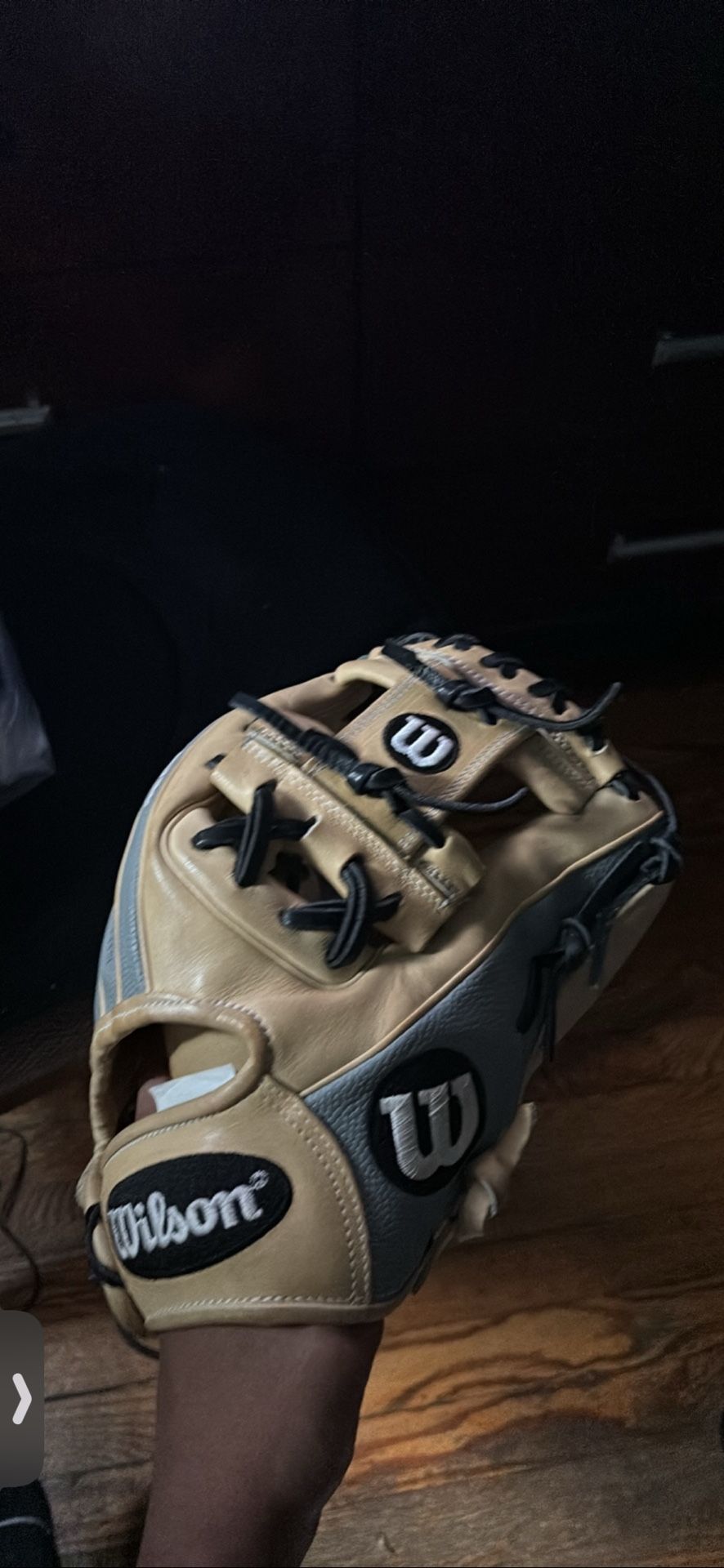 Infield A2000 Baseball/softball glove