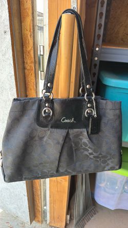 Coach hand bag excellent condition