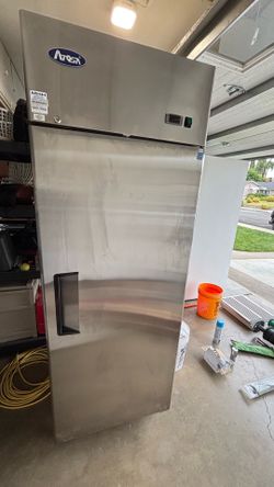 Commercial refrigerator