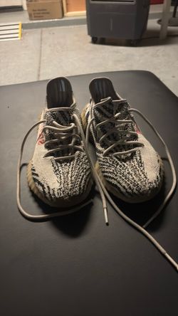 White and black yeezys 350 size 8 men