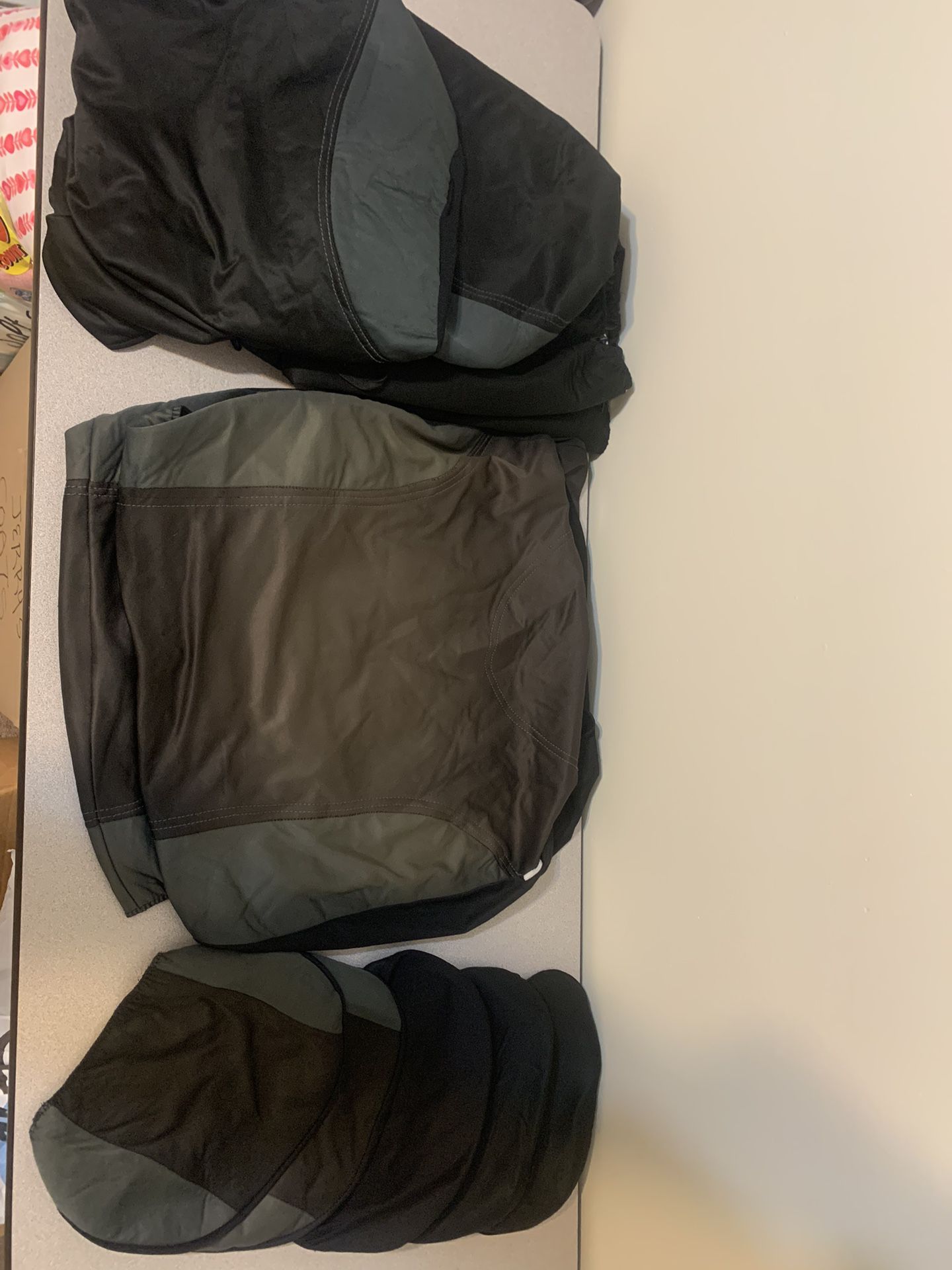 Universal Car Seat Covers 10 pieces Black & Gray color at good condition Firm price 
