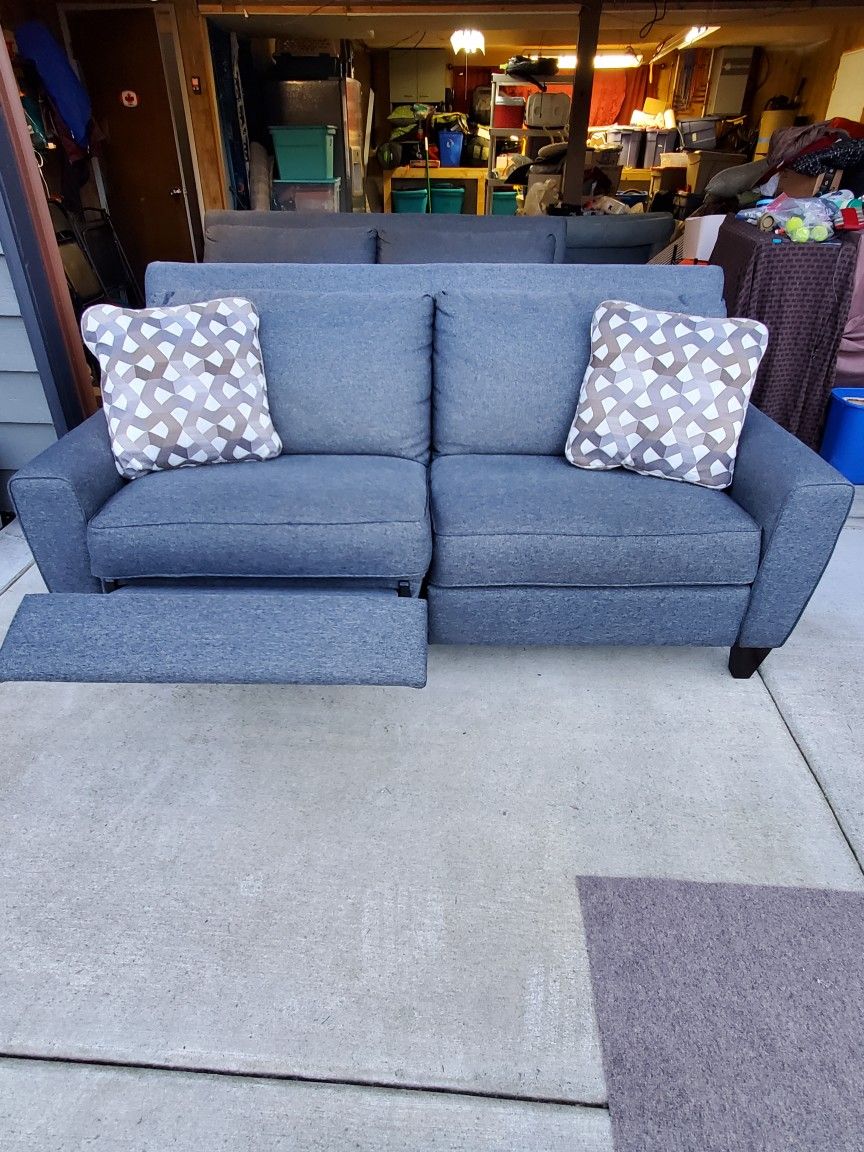 2 Couches Lazy Boy with Duo Power Recline