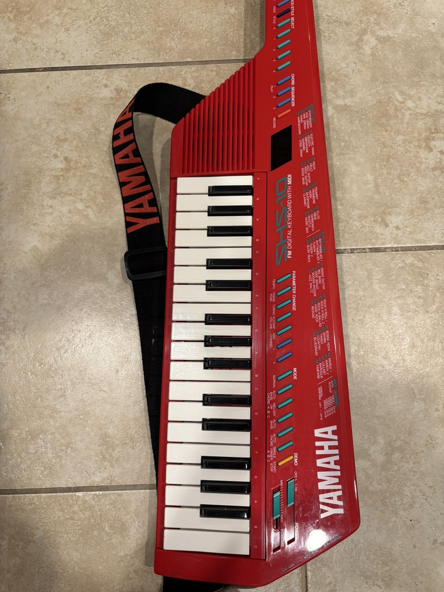 YAMAHA SHS-10R FM DIGITAL KEYBOARD SYNTHESIZER SHOULDER KEYTAR MIDI RED VINTAGE JAPAN EXCELLENT WORKING