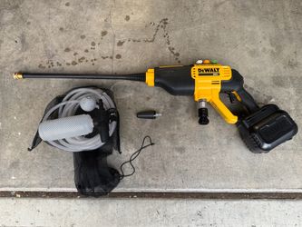 DEWALT 20V MAX 550 PSI 1.0 GPM Cold Water Cordless Battery Power Cleaner with 4-Nozzles (Tool Only)