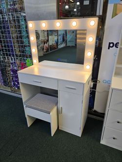 Vanity table brand New in Box