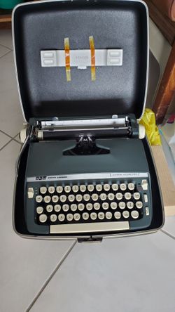 Vintage Smith Corona Super Sterling Typewriter