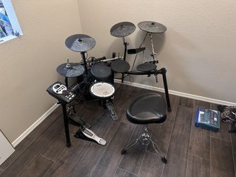 Roland Electronic Drums And Amp