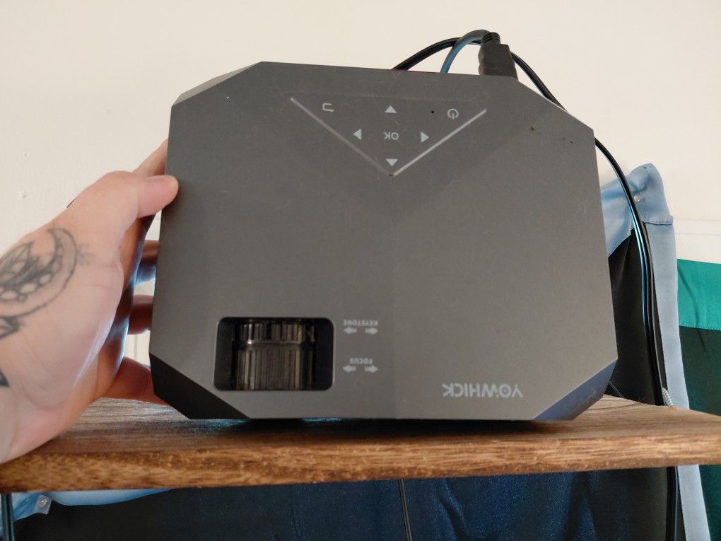 4k Projector And 120 Inch Screen