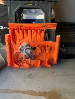 Utility bucket truck tool board
