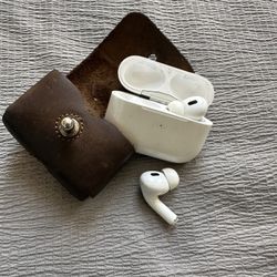 Price Drop For Next Couple Hours! Apple AirPods Pro Gen2 W/leather Case