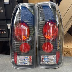 97-03 Ford F-150 / 99-07 F-250 / F-350 Tail Lights