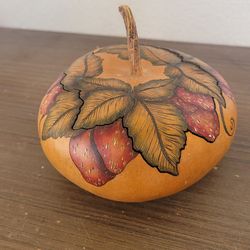 Vtg Meticulous Hand Painted Carved Gourd Strawberry. Felt Lining. One Of A Kind