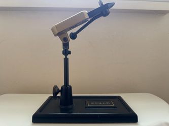Fly tying vise