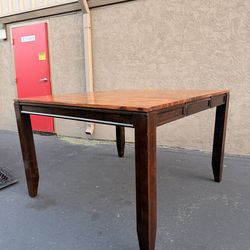 Expandable Solid Wood Dining Table w/ Hidden Leaf – Seats 4–6