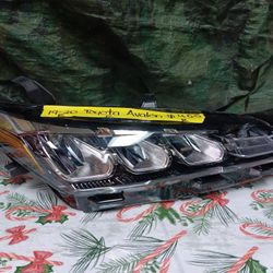 2019-20 Toyota Avalon Right Headlight 