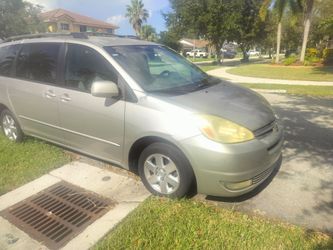 2004 Toyota Sienna - Runs & Drives / Great Work Van