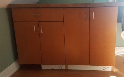selling 3 lockers in good condition for $ 350, I only accept payment in cash. please do not accept check. in Lowell Massachusetts