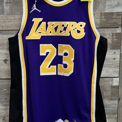 LeBron James lakers jersy