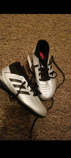 Kids indoor soccer shoes size 11K