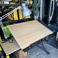 Artist table With light
