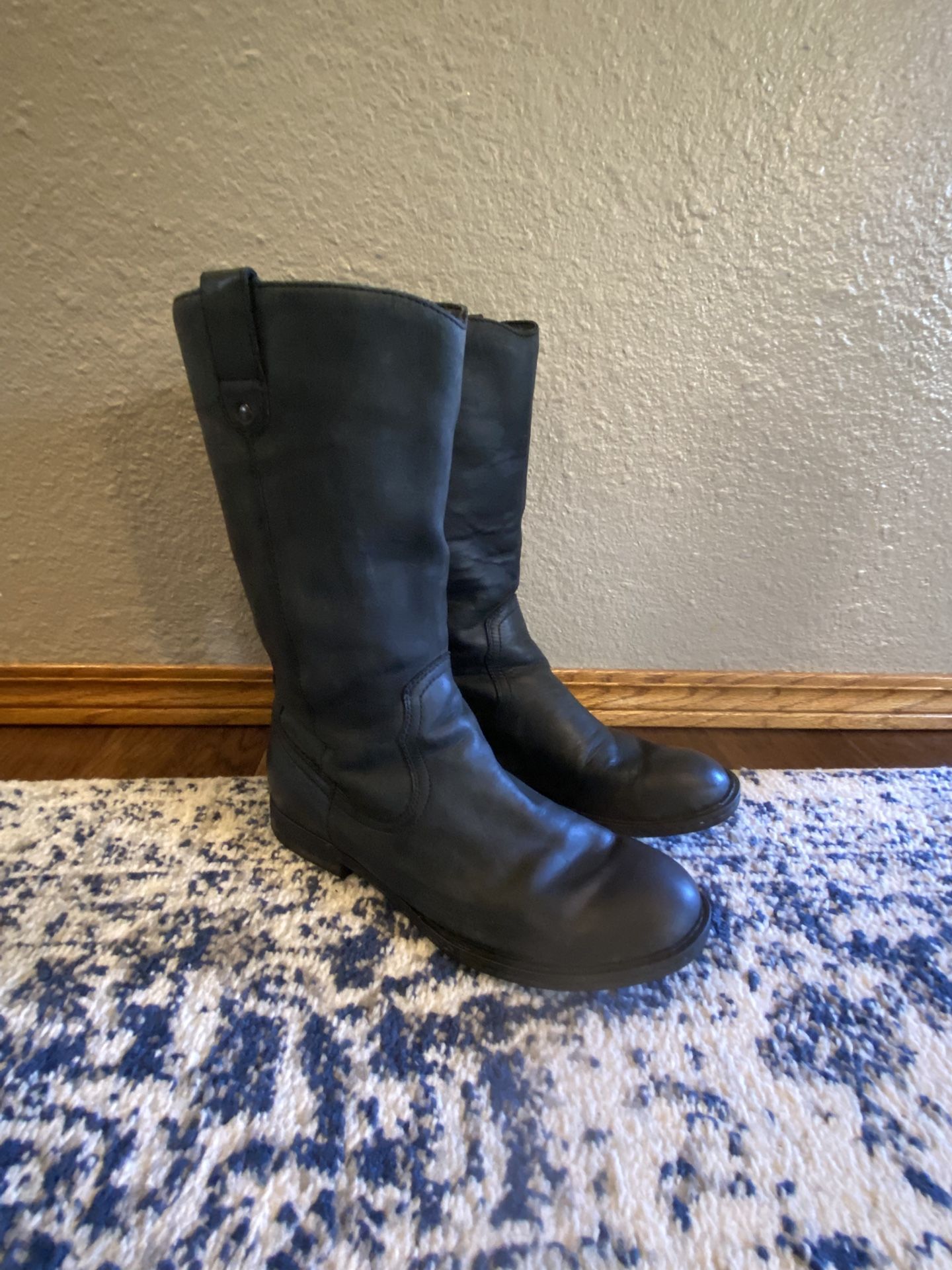 Born Womens Boots Size 9