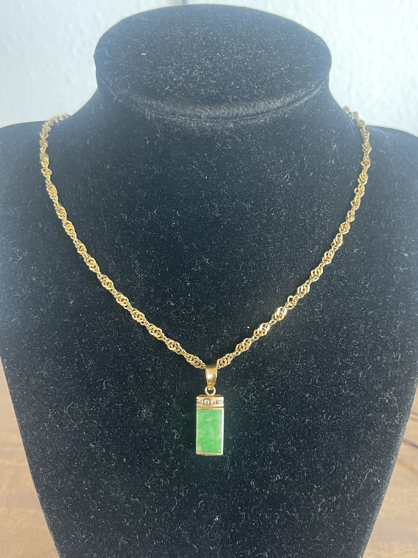 BEAUTIFUL GOLD - JADE & DIAMONDS PENDANT ( CHAIN NOT INCLUDED)