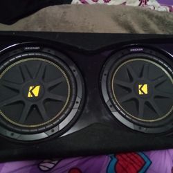 Bajo Marca Kicker De 12 2000 Watts Poco Tiempo De Uso