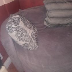 Chair W/Pillows  Grey Color 